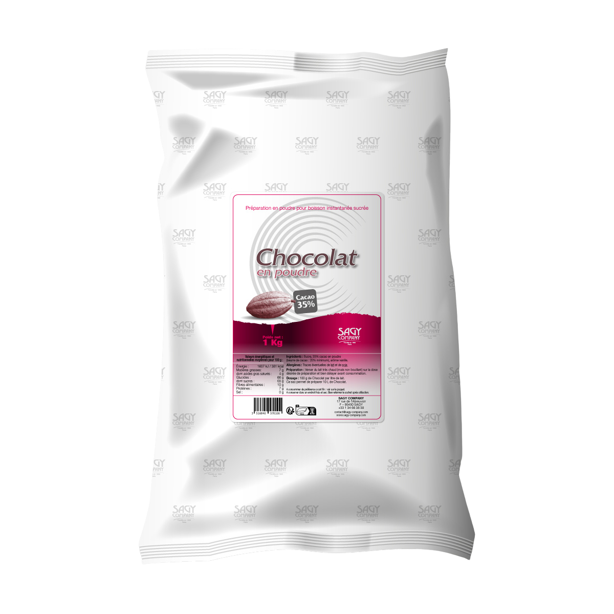 Un sac blanc en papier avec une étiquette présentant une fève de cacao. Ce sac contient un kilo de préparation en poudre pour boisson instantanée sucrée au chocolat (cacao 35%) de l'entreprise Sagy Company